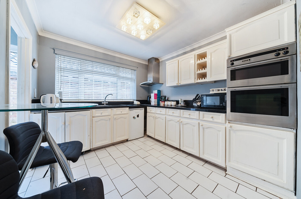 3 bed detached bungalow for sale in Oakley Park, Bexley  - Property Image 5