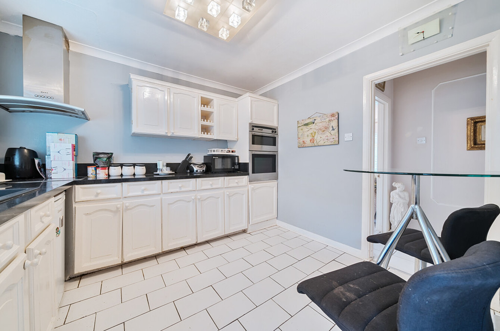 3 bed detached bungalow for sale in Oakley Park, Bexley  - Property Image 6