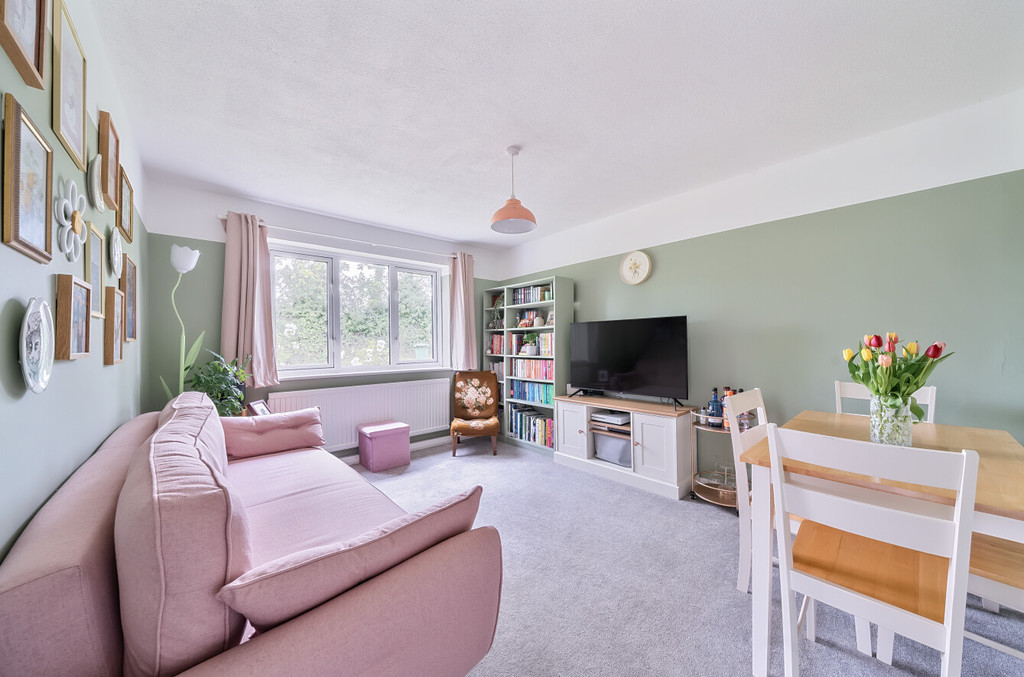 2 bed ground floor maisonette for sale in Bursdon Close, Sidcup  - Property Image 2