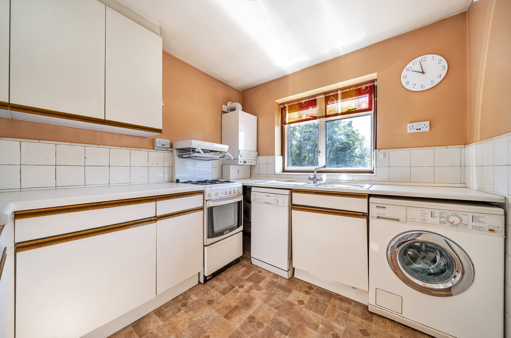 2 bed maisonette for sale in Old Farm Road East, Sidcup  - Property Image 3