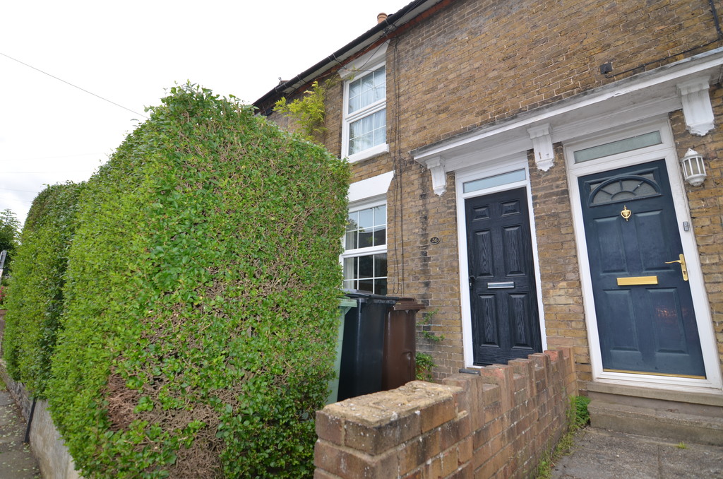 2 bed terraced house to rent in Peel Street, Maidstone  - Property Image 1