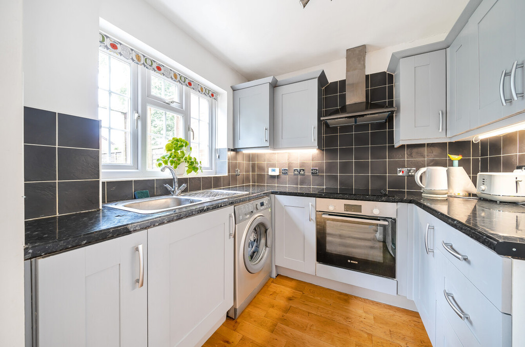 2 bed terraced house for sale in Bay Tree Close, Sidcup  - Property Image 3