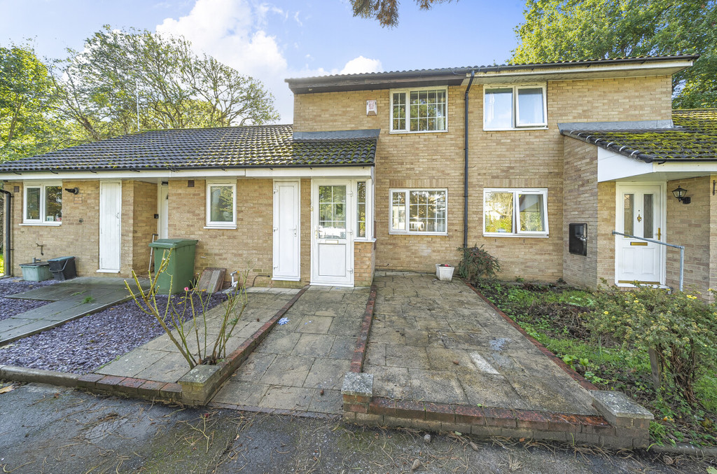 2 bed terraced house for sale in Goose Green Close, Orpington  - Property Image 1