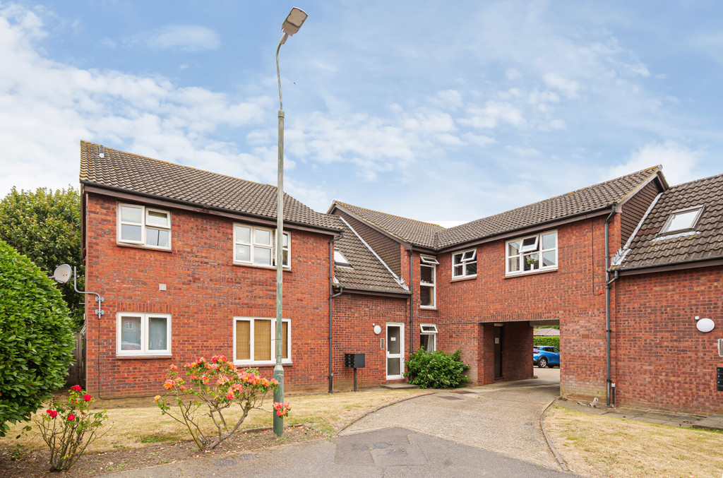 1 bed studio flat for sale in Kirkland Close, Sidcup  - Property Image 1