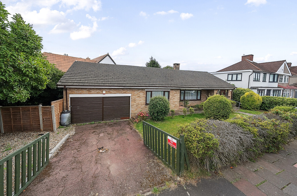 3 bed detached bungalow for sale in Willersley Avenue, Sidcup  - Property Image 1