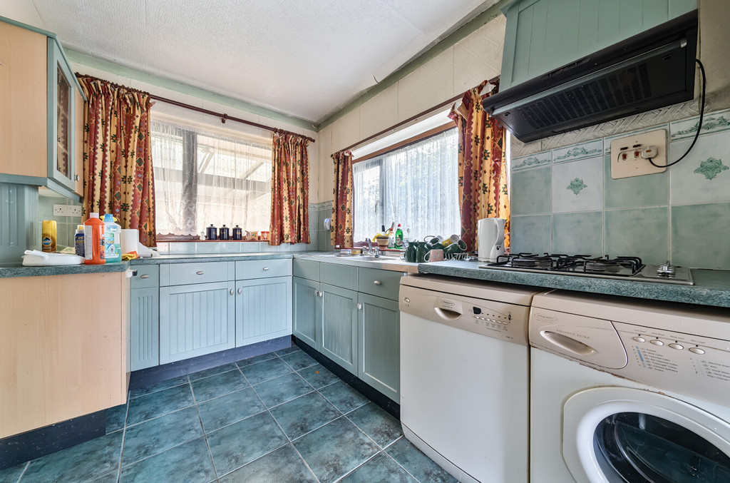 3 bed detached bungalow for sale in Willersley Avenue, Sidcup  - Property Image 3