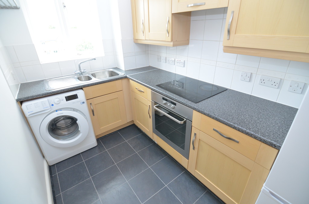 2 bed apartment to rent in Stanley Close, London  - Property Image 2