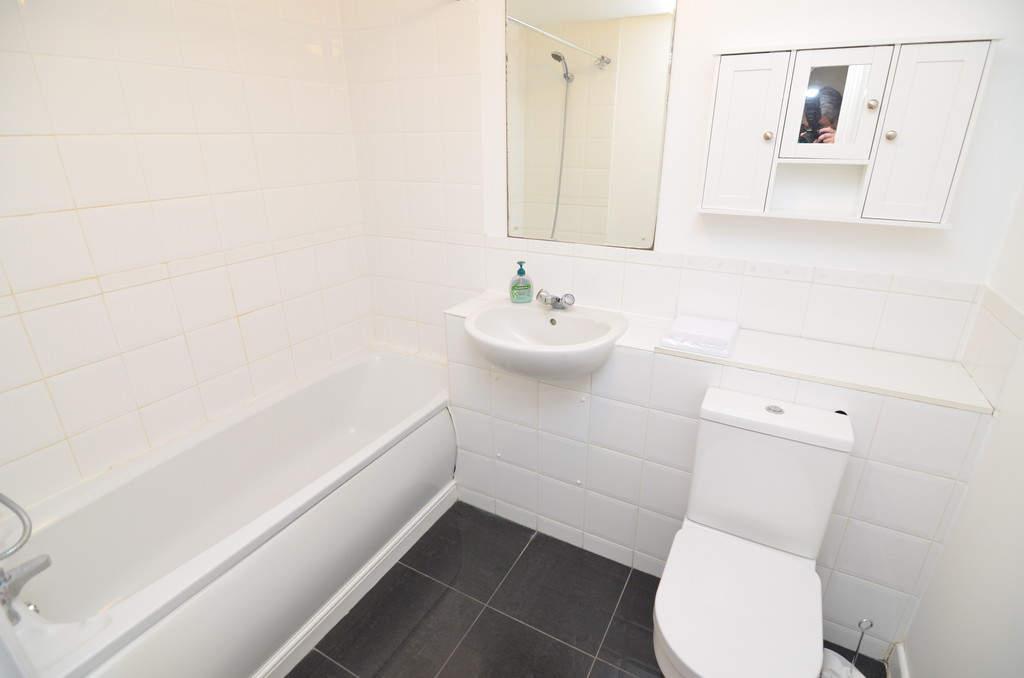 2 bed apartment to rent in Stanley Close, London  - Property Image 7