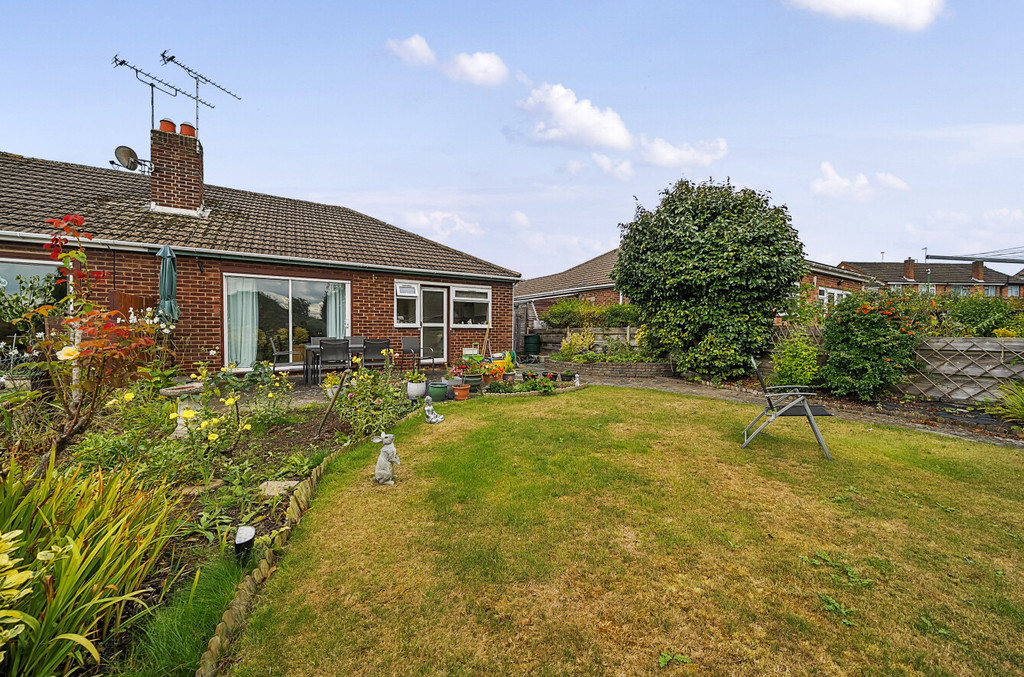 3 bed semi-detached bungalow for sale in Fernheath Way, Dartford  - Property Image 10