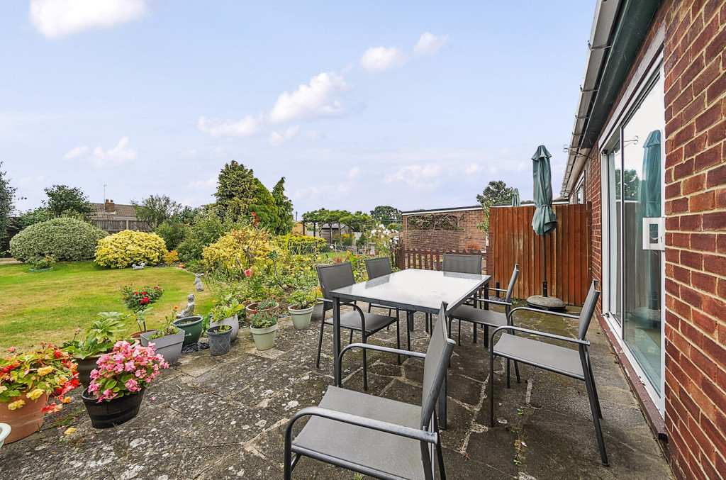 3 bed semi-detached bungalow for sale in Fernheath Way, Dartford  - Property Image 7