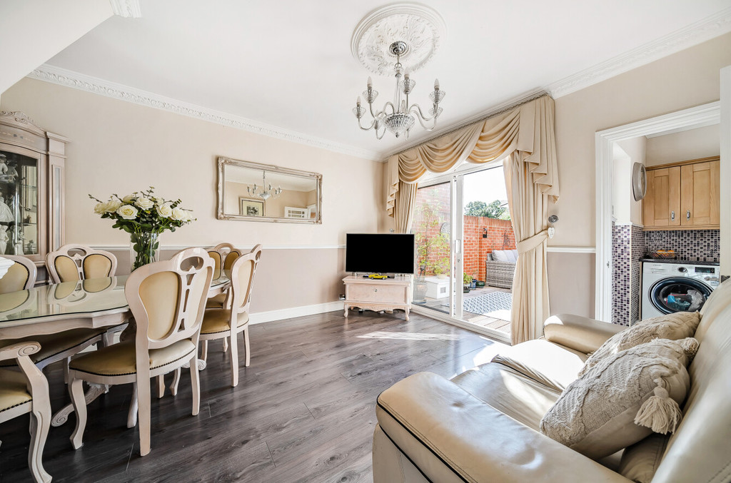 5 bed semi-detached house for sale in Cavendish Avenue, Sidcup  - Property Image 3