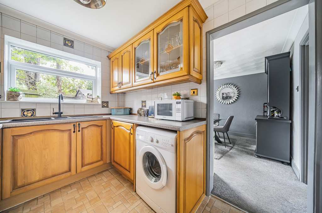 3 bed semi-detached house for sale in Gattons Way, Sidcup  - Property Image 4