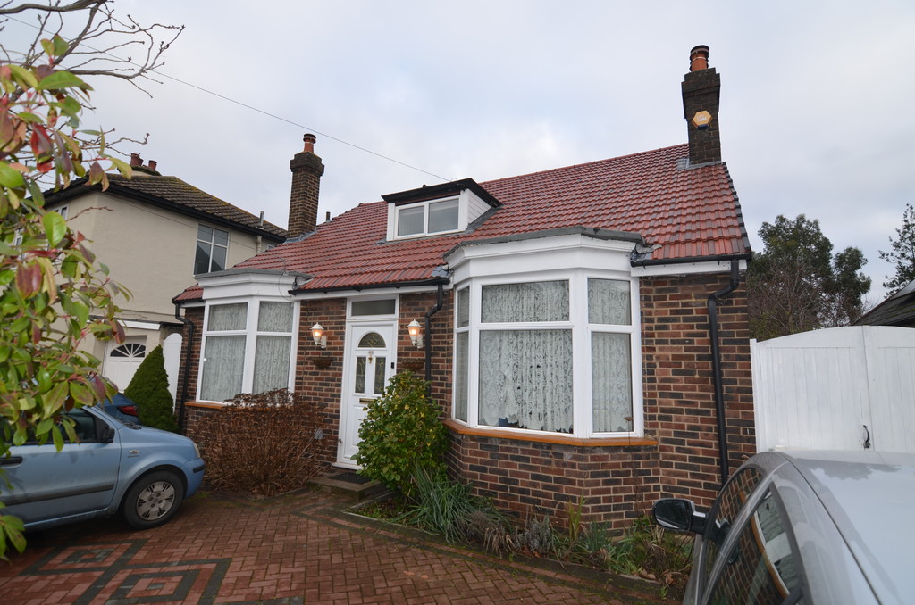 3 bed detached bungalow for sale in Old Farm Avenue, Sidcup  - Property Image 1