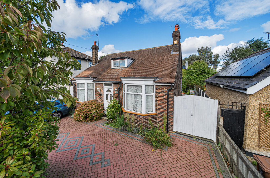 3 bed detached bungalow for sale in Old Farm Avenue, Sidcup  - Property Image 1