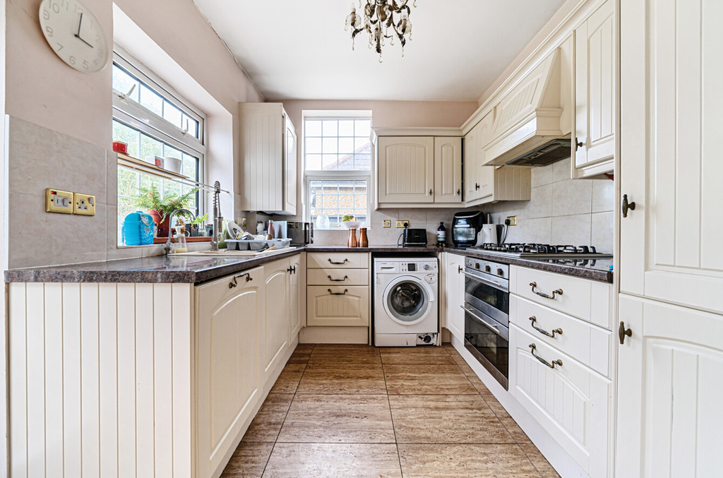 3 bed detached bungalow for sale in Old Farm Avenue, Sidcup  - Property Image 4