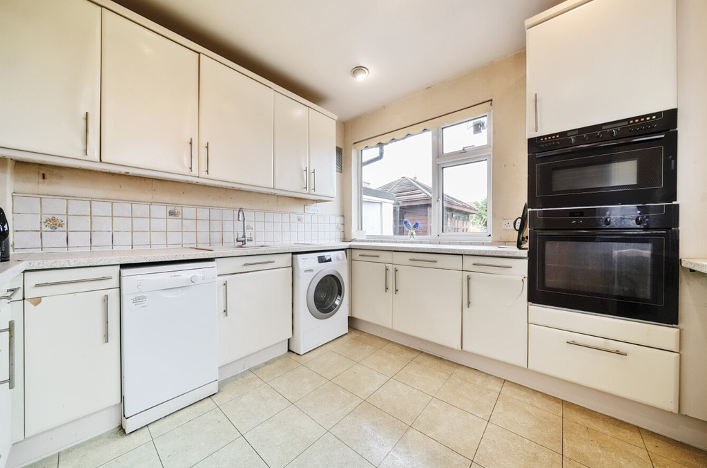 4 bed semi-detached house for sale in Old Farm Avenue, Sidcup  - Property Image 5