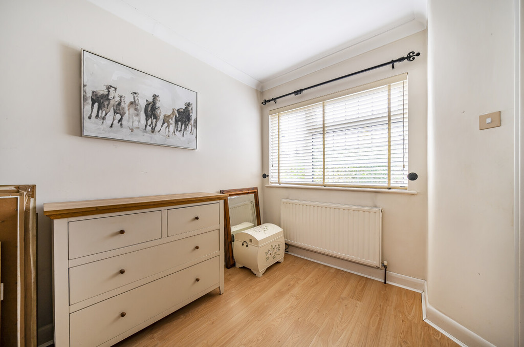 3 bed semi-detached bungalow for sale in Longmead Drive, Sidcup  - Property Image 10