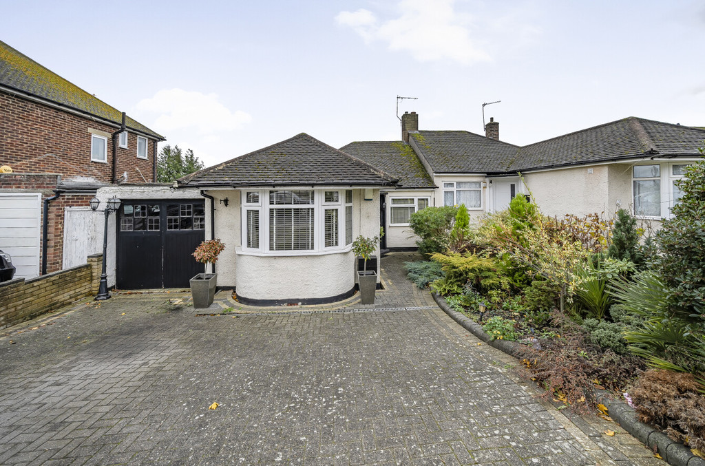 3 bed semi-detached bungalow for sale in Longmead Drive, Sidcup  - Property Image 1