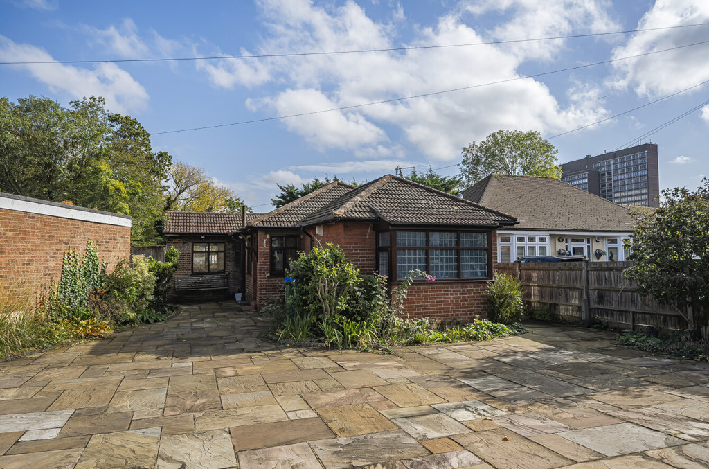 2 bed detached bungalow for sale in Old Farm Road East, Sidcup  - Property Image 1