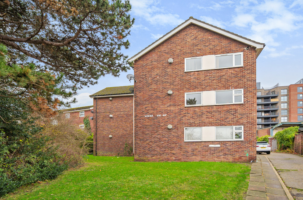 2 bed apartment for sale in Hurst Road, Sidcup  - Property Image 1