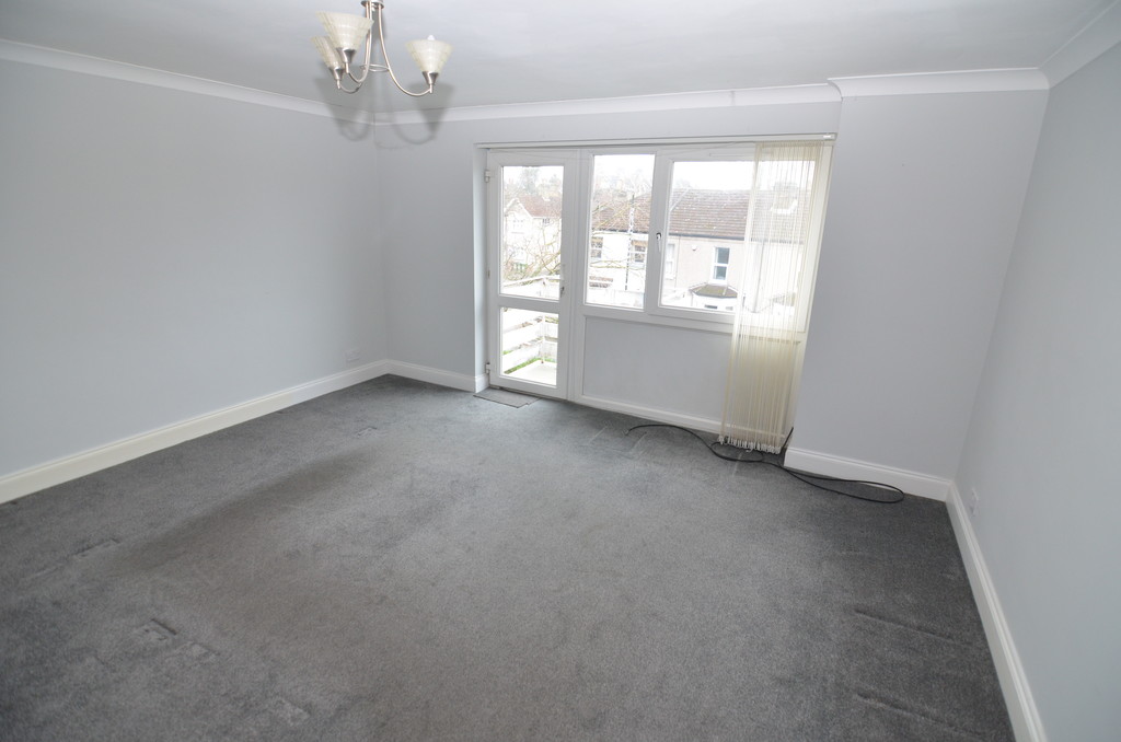 2 bed flat to rent in Hatherley Crescent, Sidcup  - Property Image 2