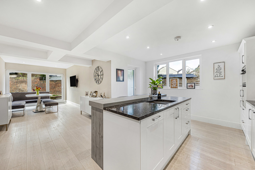 4 bed detached house for sale in Clarence Crescent, Sidcup, DA14 4DG  - Property Image 3