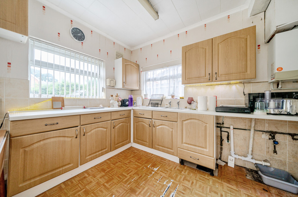 3 bed chalet for sale in Old Farm Avenue, Sidcup, DA15 8AJ  - Property Image 4
