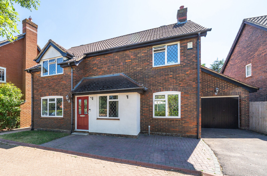 4 bed detached house for sale in Maple Leaf Drive, Sidcup, DA15 8WG