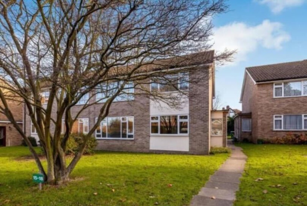 2 bed ground floor maisonette to rent in The Chevenings, Sidcup, DA14 4LA