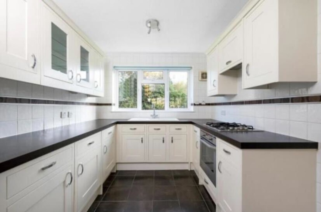 2 bed ground floor maisonette to rent in The Chevenings, Sidcup, DA14 4LA  - Property Image 4