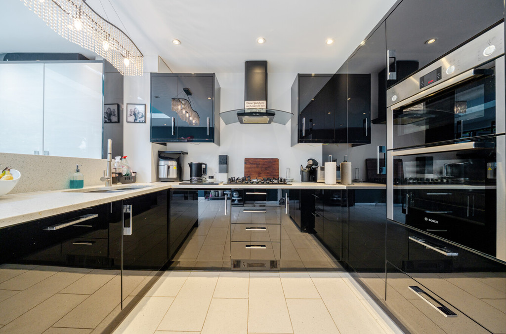 2 bed terraced house for sale in Shirley Avenue, Bexley, DA5 3AZ  - Property Image 3