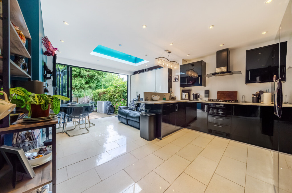 2 bed terraced house for sale in Shirley Avenue, Bexley, DA5 3AZ  - Property Image 2