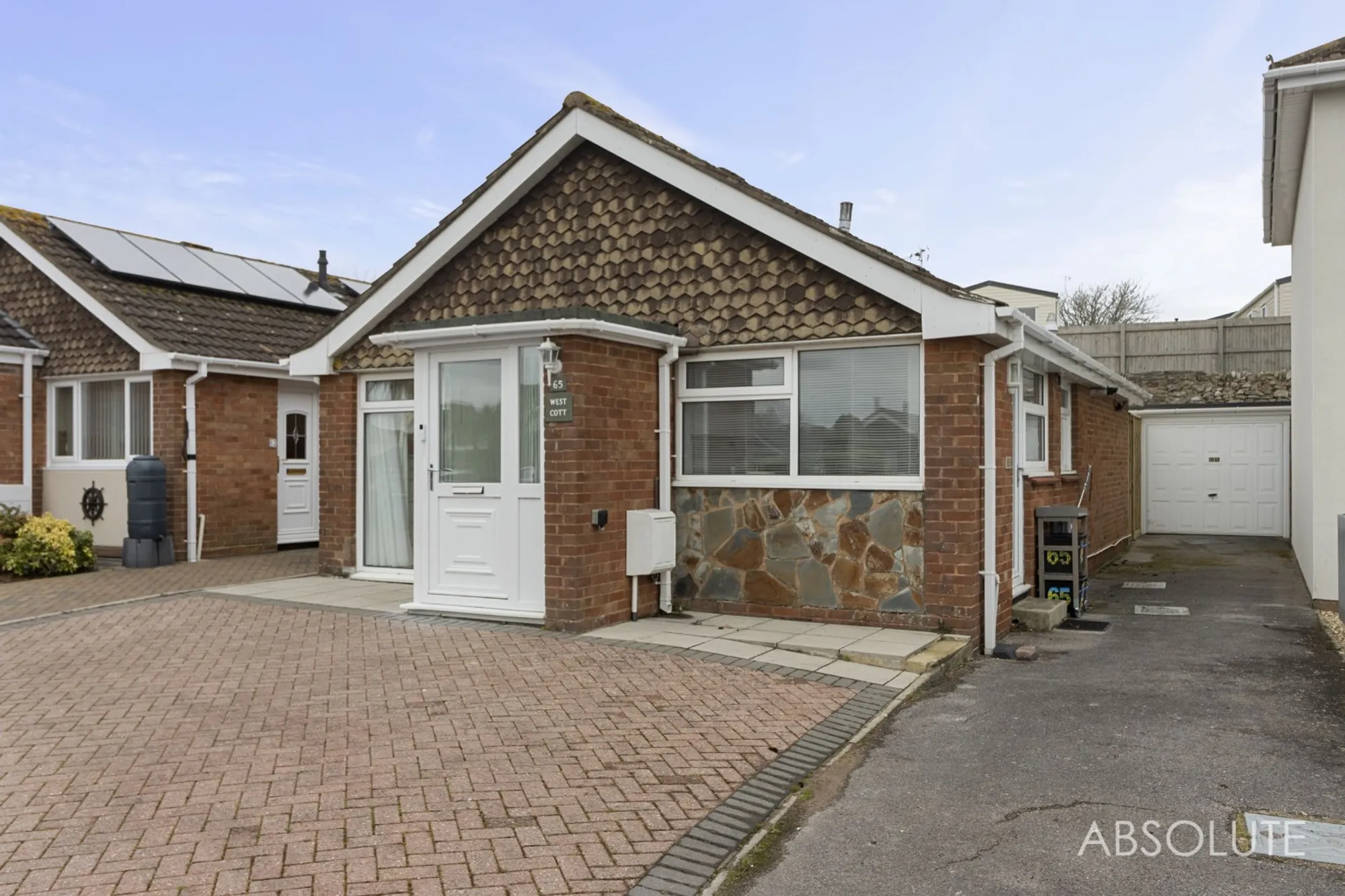 2 bed bungalow for sale in Gibson Road, Paignton - Property Image 1