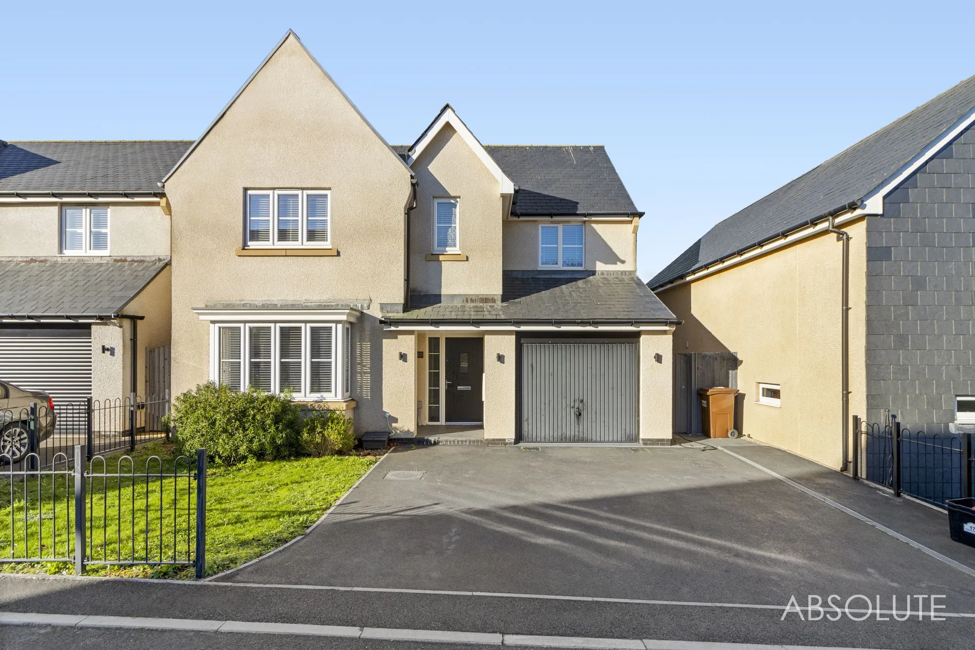 4 bed detached house for sale 0