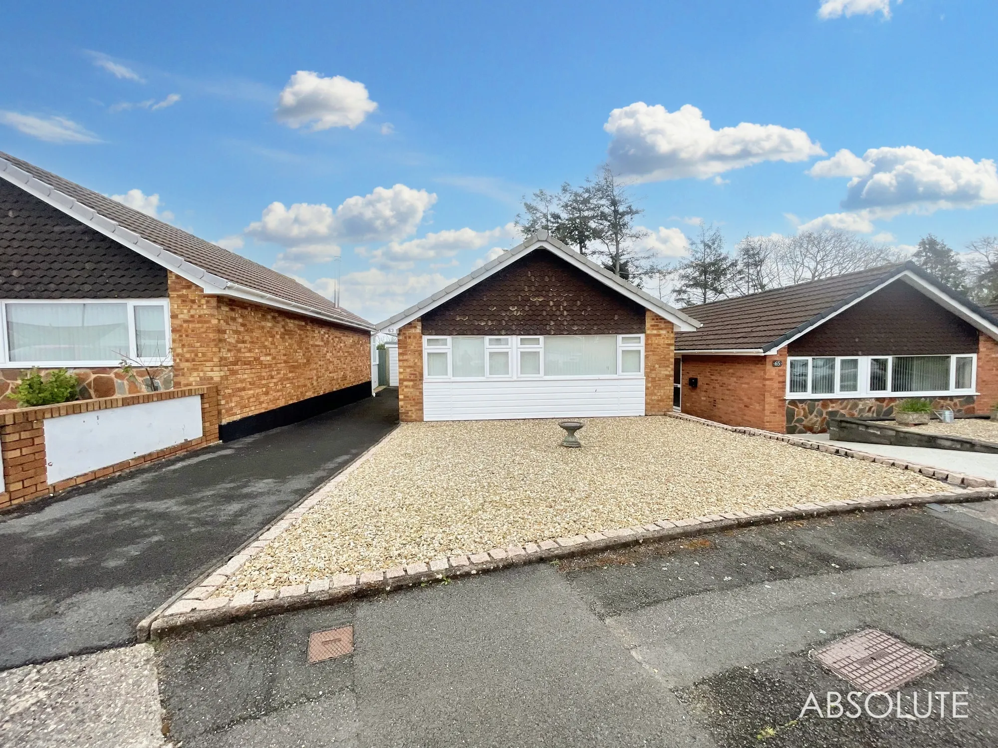 2 bed detached bungalow for sale 0