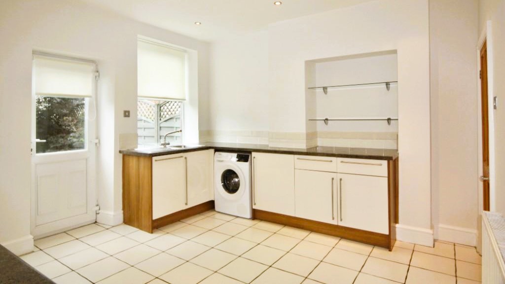 Terraced house to rent in Regent Street, Harrogate  - Property Image 3