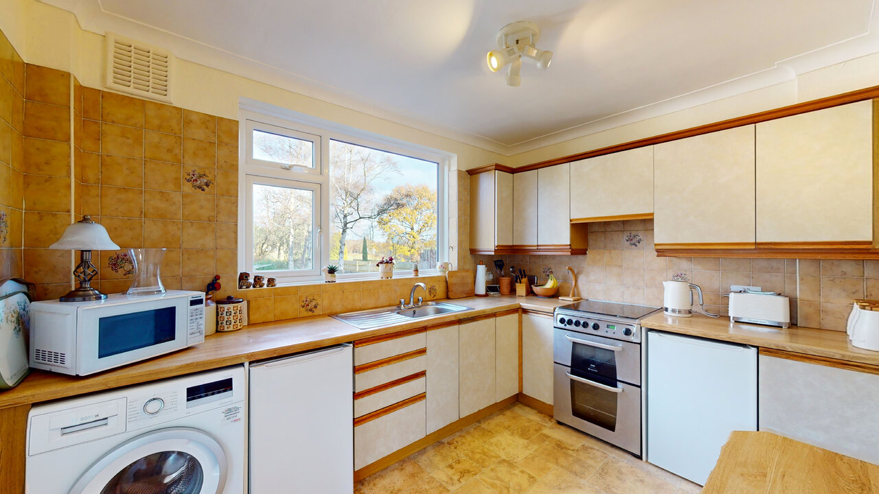 3 bed semi-detached house for sale in Kingsley Drive, Leeds  - Property Image 7