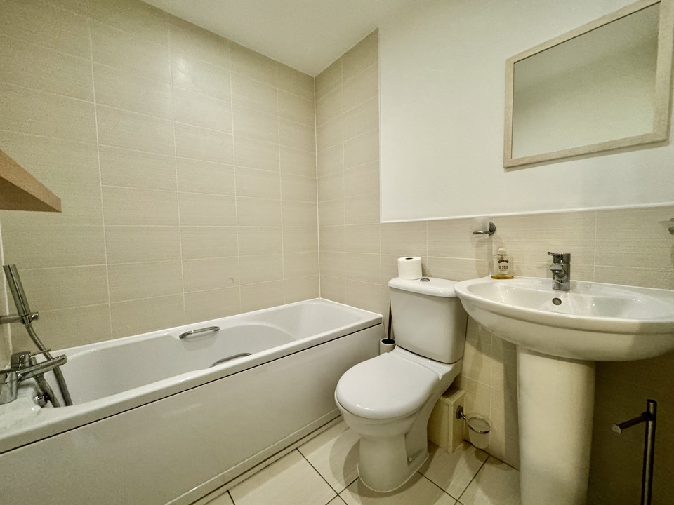 4 bed town house for sale in West Park, Leeds  - Property Image 15