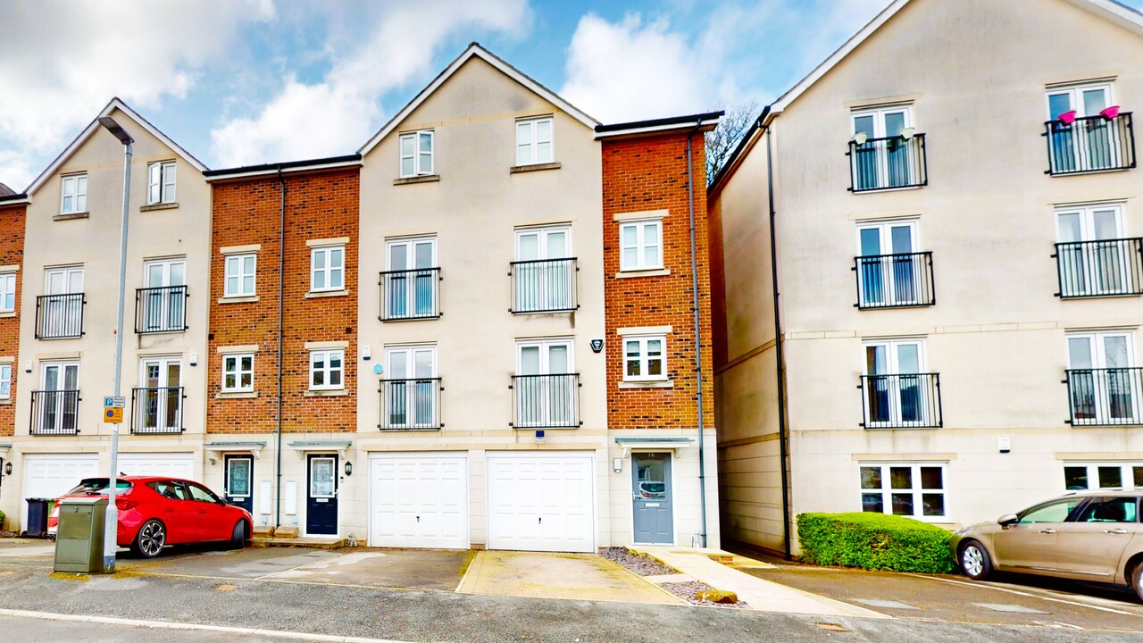4 bed town house for sale in West Park, Leeds - Property Image 1