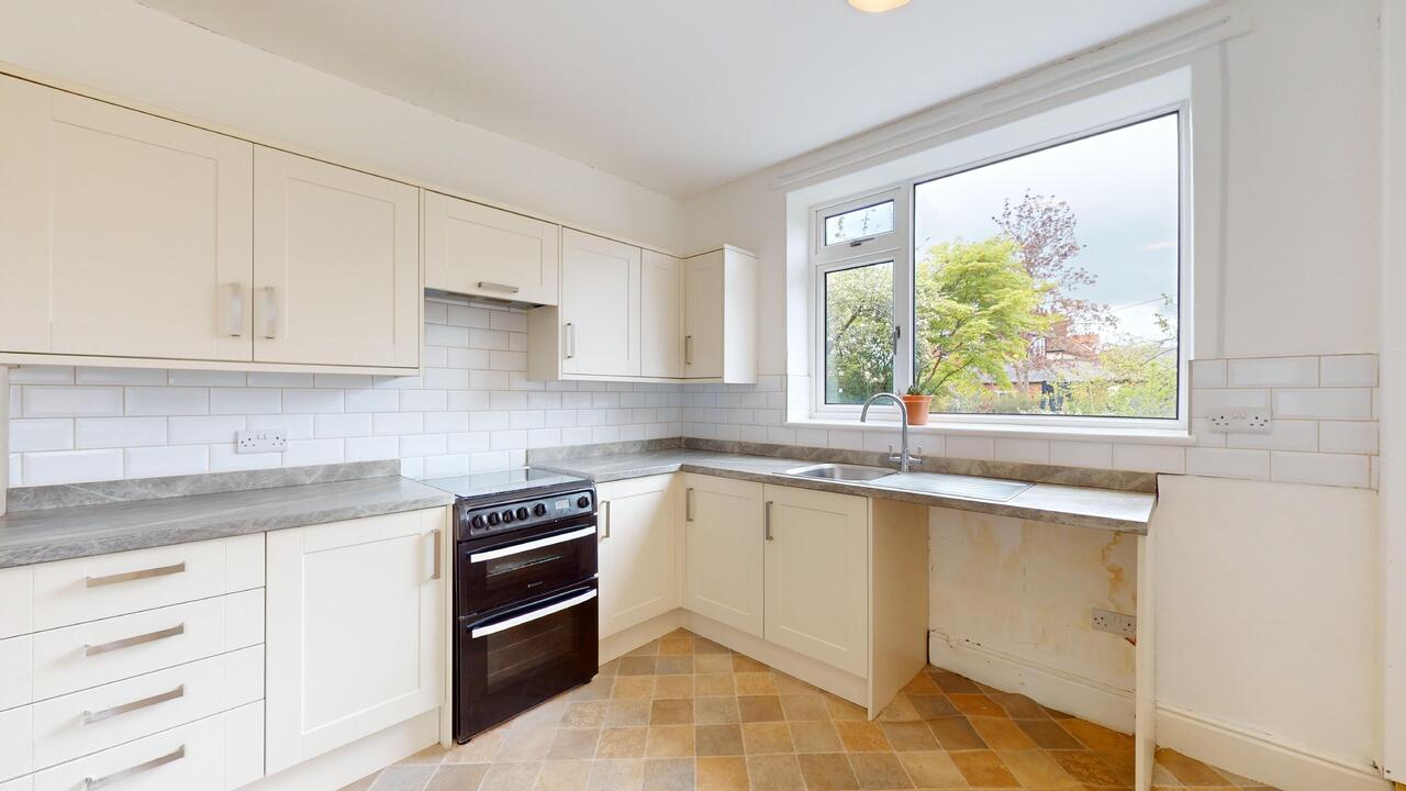 4 bed semi-detached house for sale in Harrowby Road, Leeds  - Property Image 8