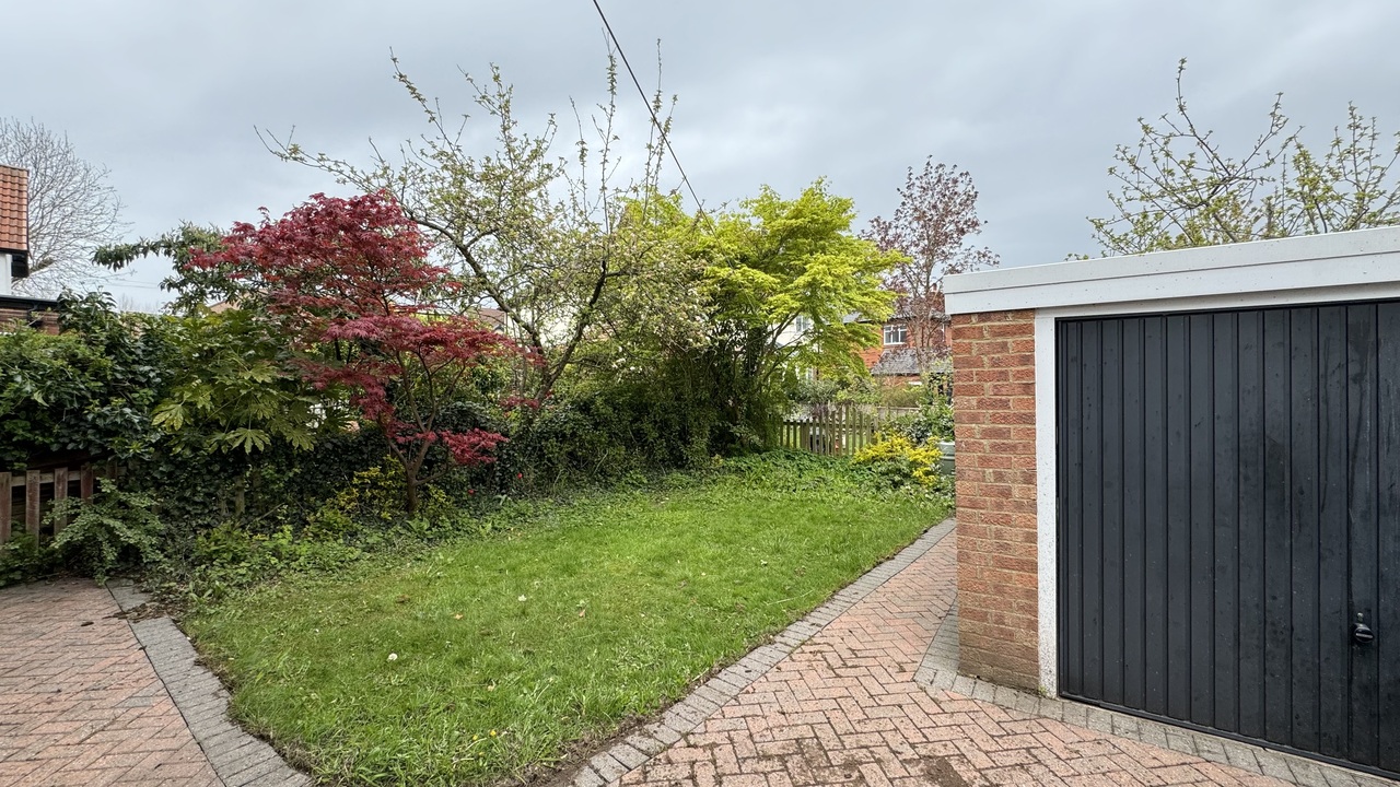 4 bed semi-detached house for sale in Harrowby Road, Leeds  - Property Image 18