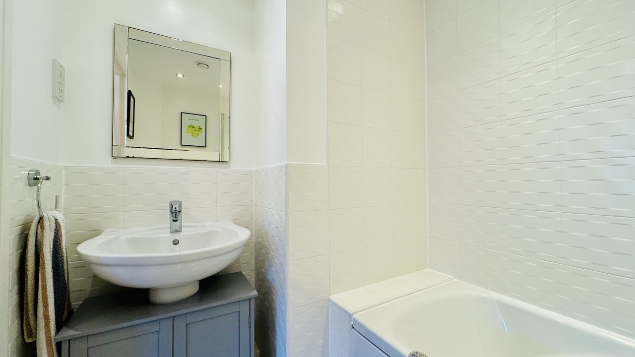 2 bed apartment for sale in Montgomery Avenue, Leeds  - Property Image 8