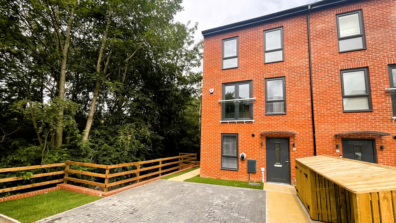 2 bed town house to rent in Copper Beech Court, Horsforth  - Property Image 1