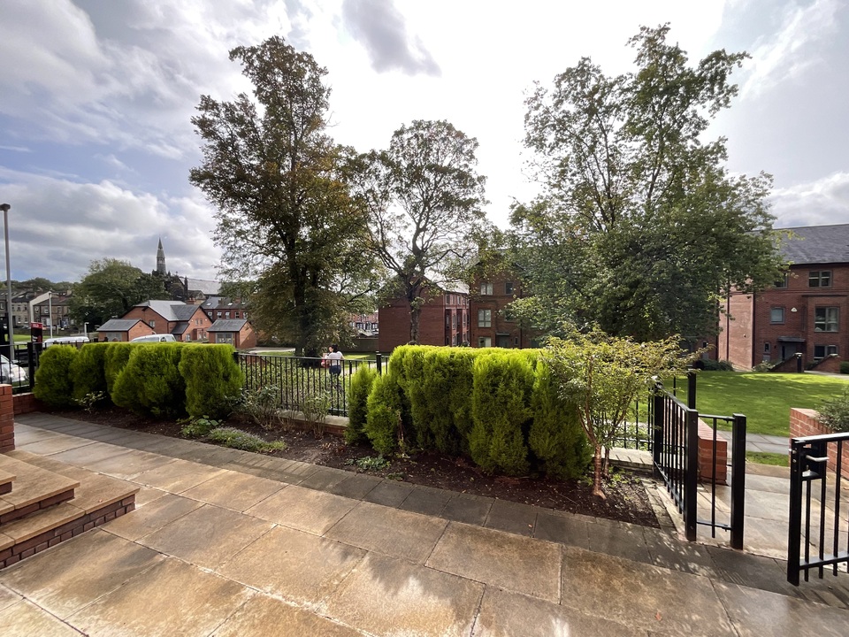 2 bed apartment to rent in Victoria Gardens, Leeds  - Property Image 2