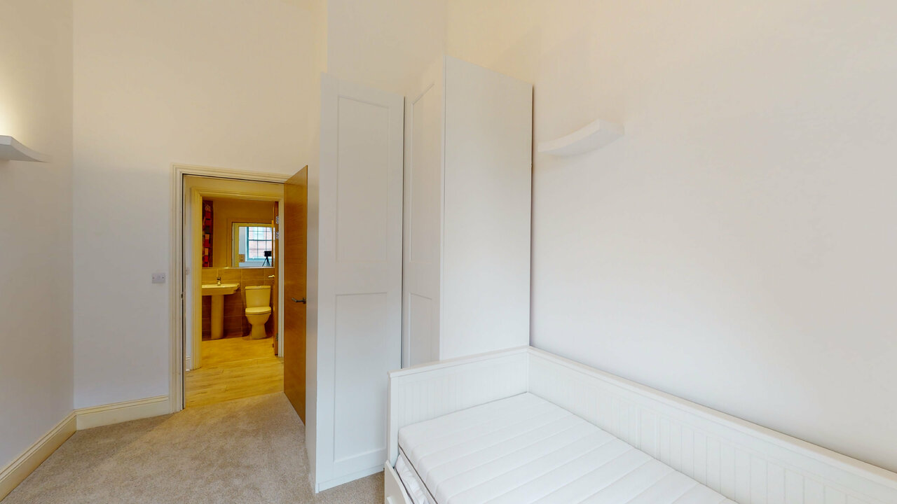 2 bed apartment to rent in Victoria Gardens, Leeds  - Property Image 13