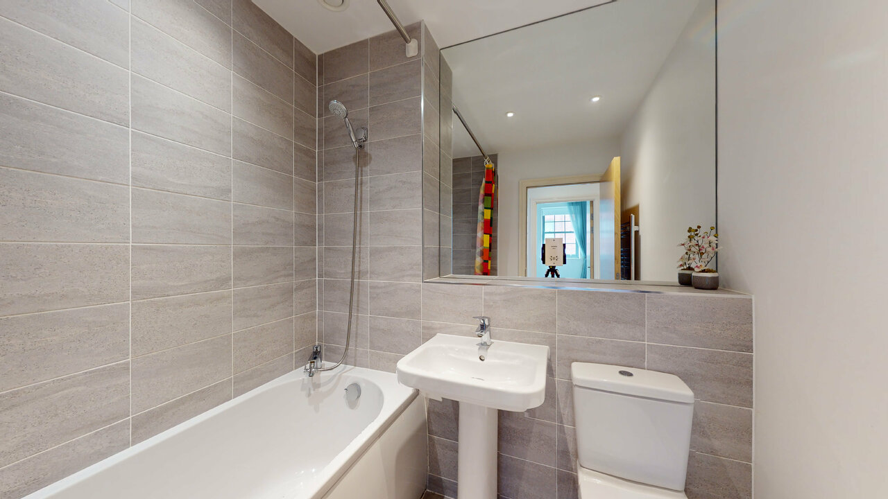 2 bed apartment to rent in Victoria Gardens, Leeds  - Property Image 14