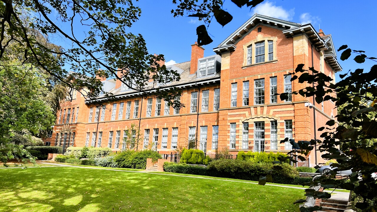 2 bed apartment to rent in Victoria Gardens, Leeds  - Property Image 1