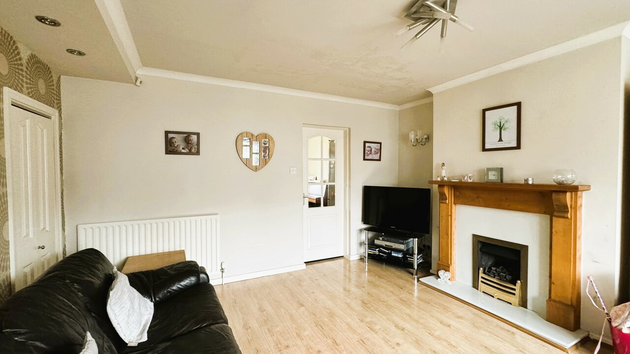 3 bed semi-detached house for sale in Horsforth, Leeds  - Property Image 3