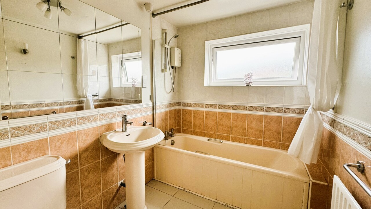 3 bed semi-detached house for sale in Horsforth, Leeds  - Property Image 11