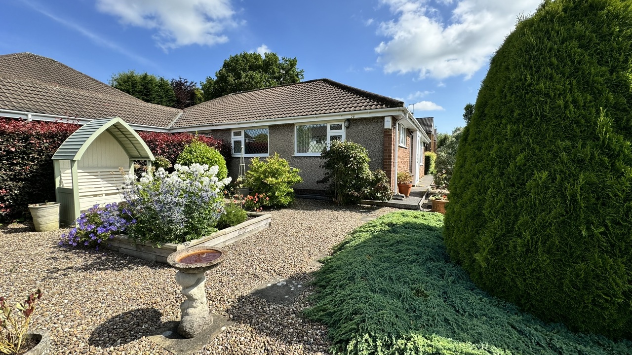 2 bed semi-detached bungalow for sale in Bramhope, Leeds  - Property Image 14